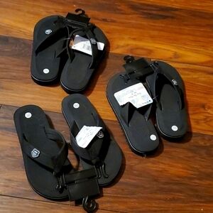 Boys black flip flops NEW size 8